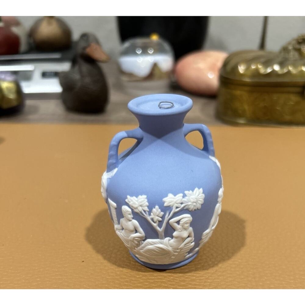 Wedgwood Iconic Blue Portland Vase Ornament White Relief 2010 3"H